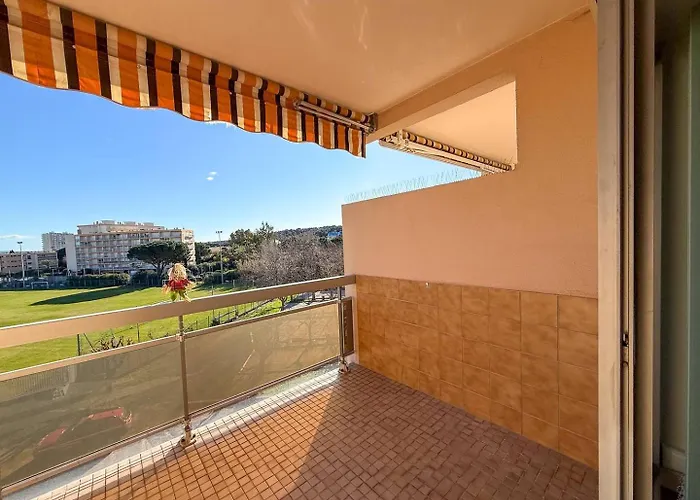 Vue Degagee Et Climatise Le Lavandou